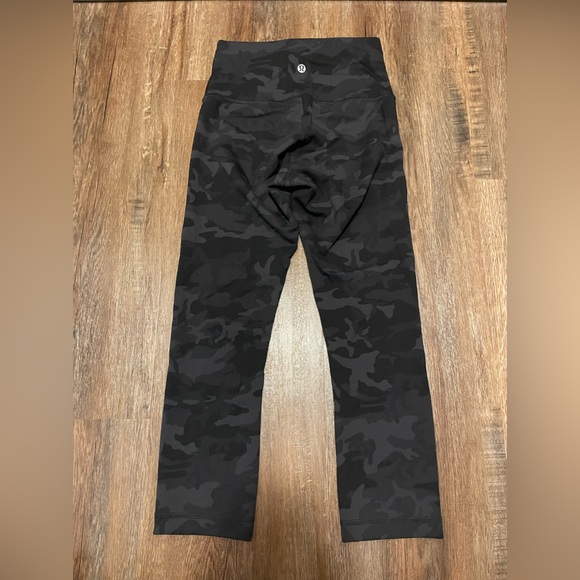 Lululemon crops - Picture 2 of 2